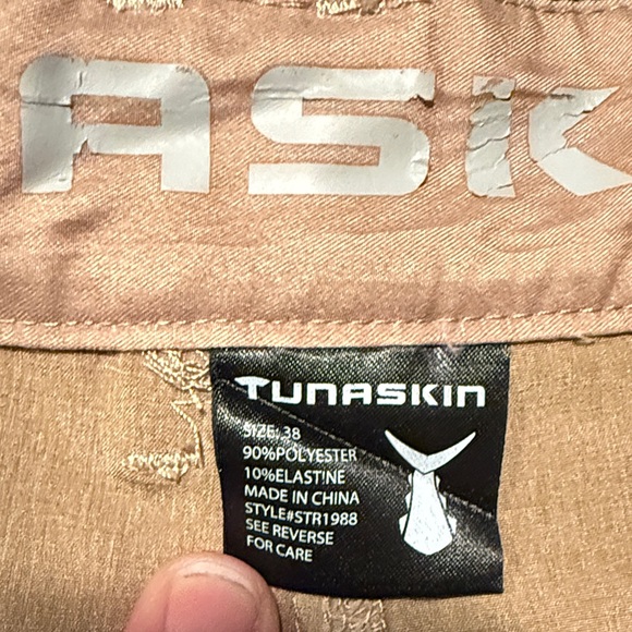 Men's Tan Cargo Shorts - Picture 5 of 6